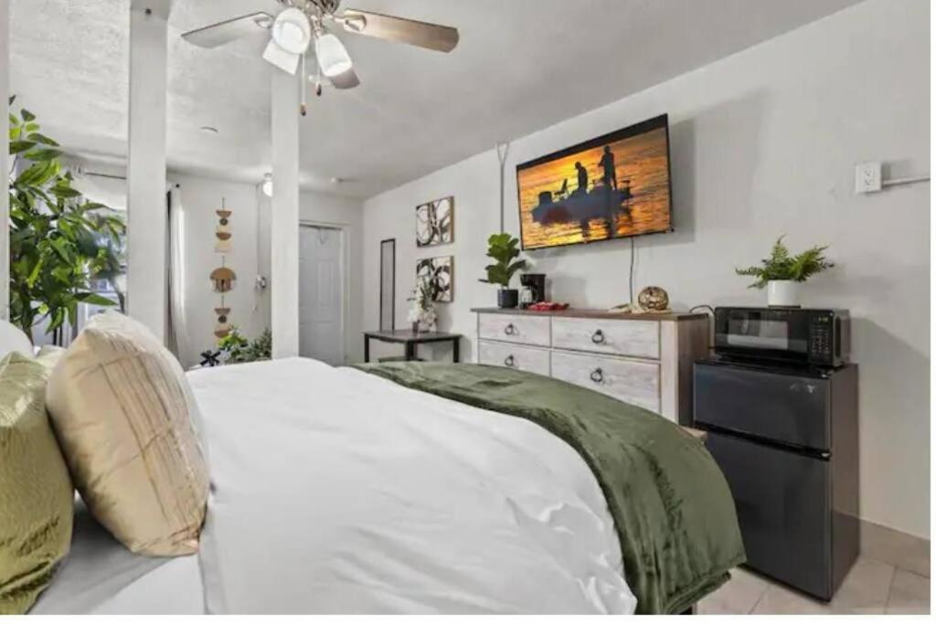 Inviting Oasis - Cozy, Spotless, And Comfortable Room Pahokee المظهر الخارجي الصورة